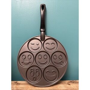 Nordic Ware Emoji Pancake Pan Smiley Face‎ Martha Stewart Collection Holiday Fun